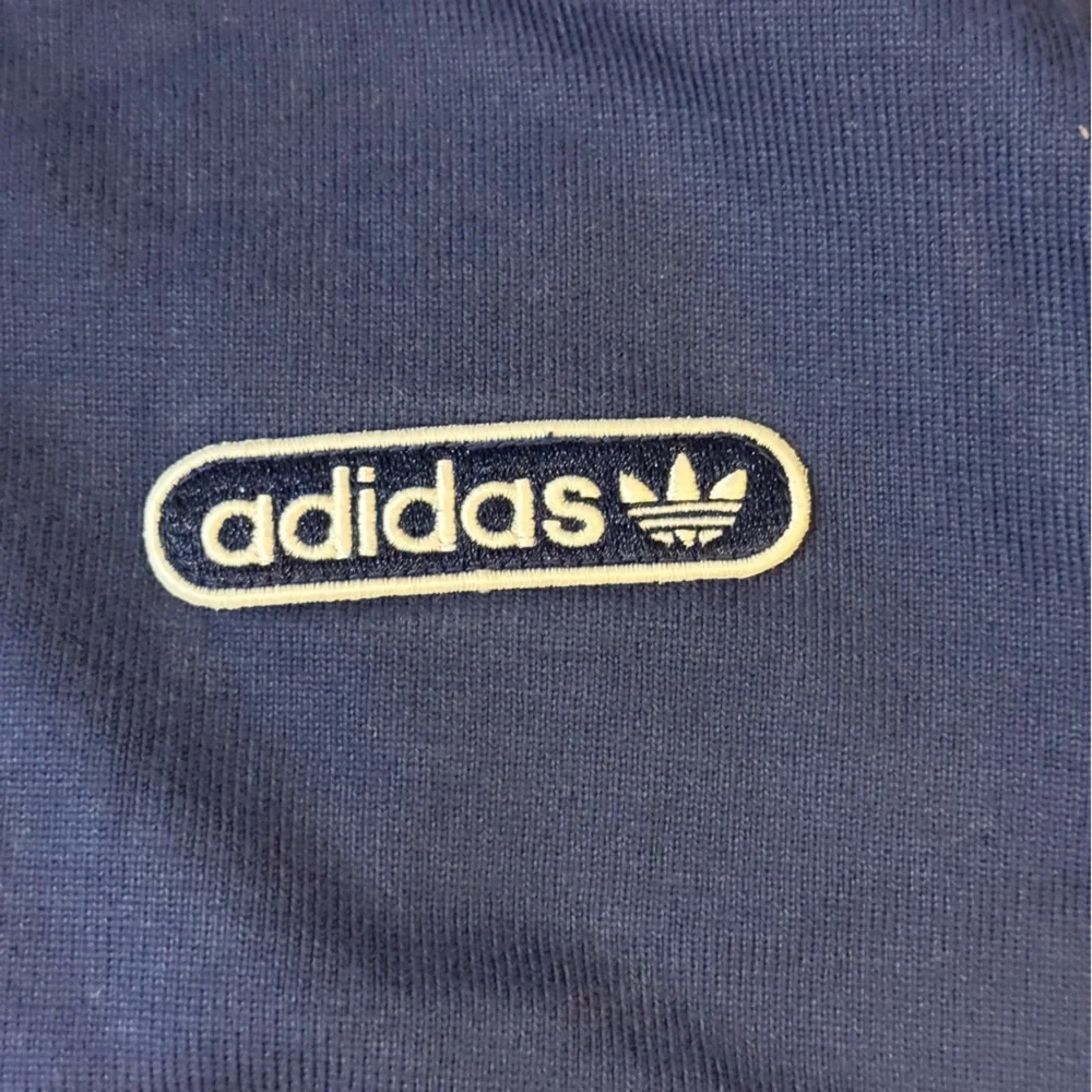Adidas Navy Half-Zip Shirt

#1255 - Picture 4 of 8